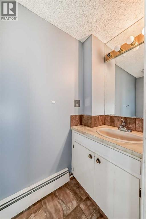 Single Family House for Sale in   Midridge Drive SE Midnapore Calgary 