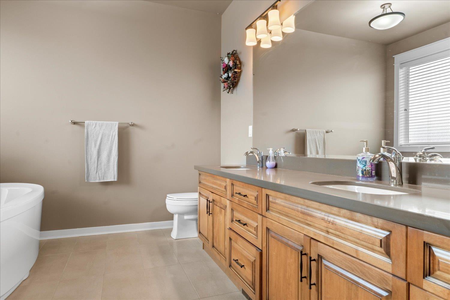 2203 RIESLING DRIVE, Abbotsford