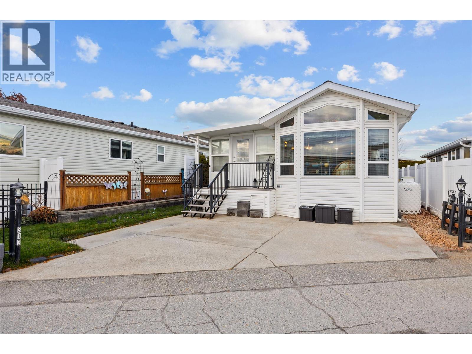 #313-415 Commonwealth Road, Kelowna