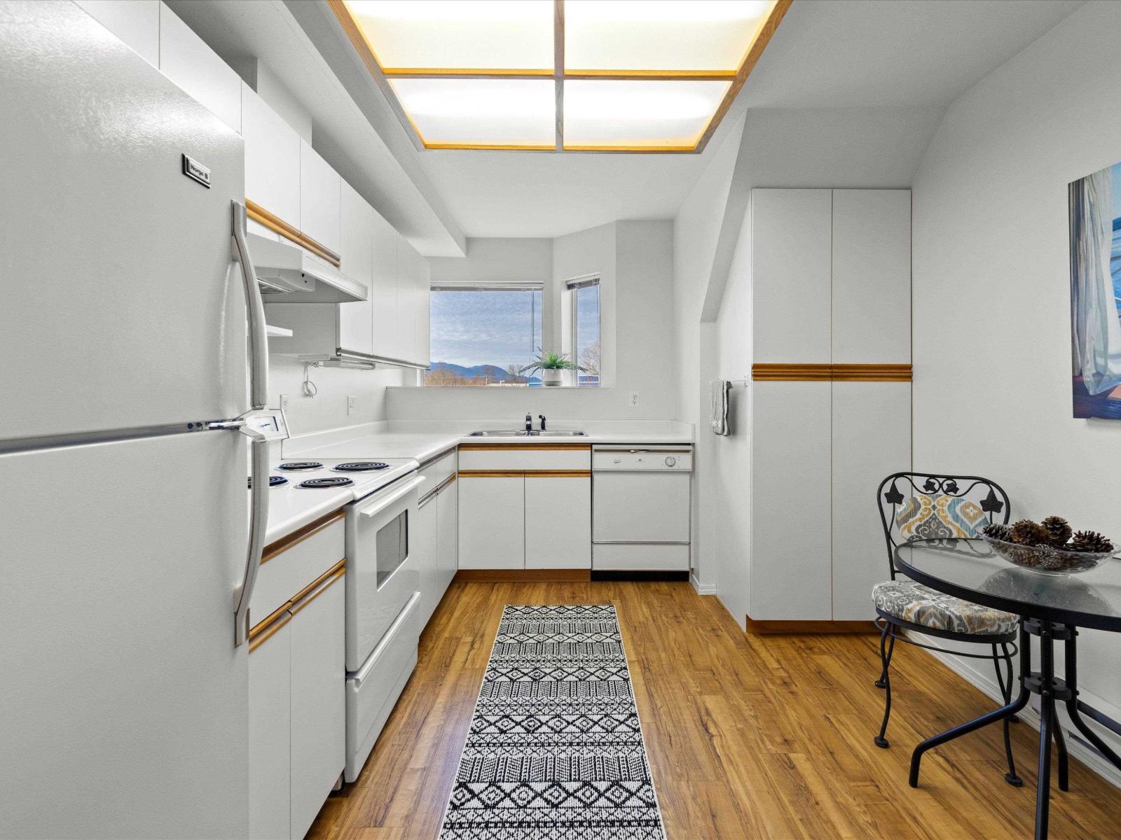 210 7651 AMBER DRIVE, Sardis West Vedder, Chilliwack