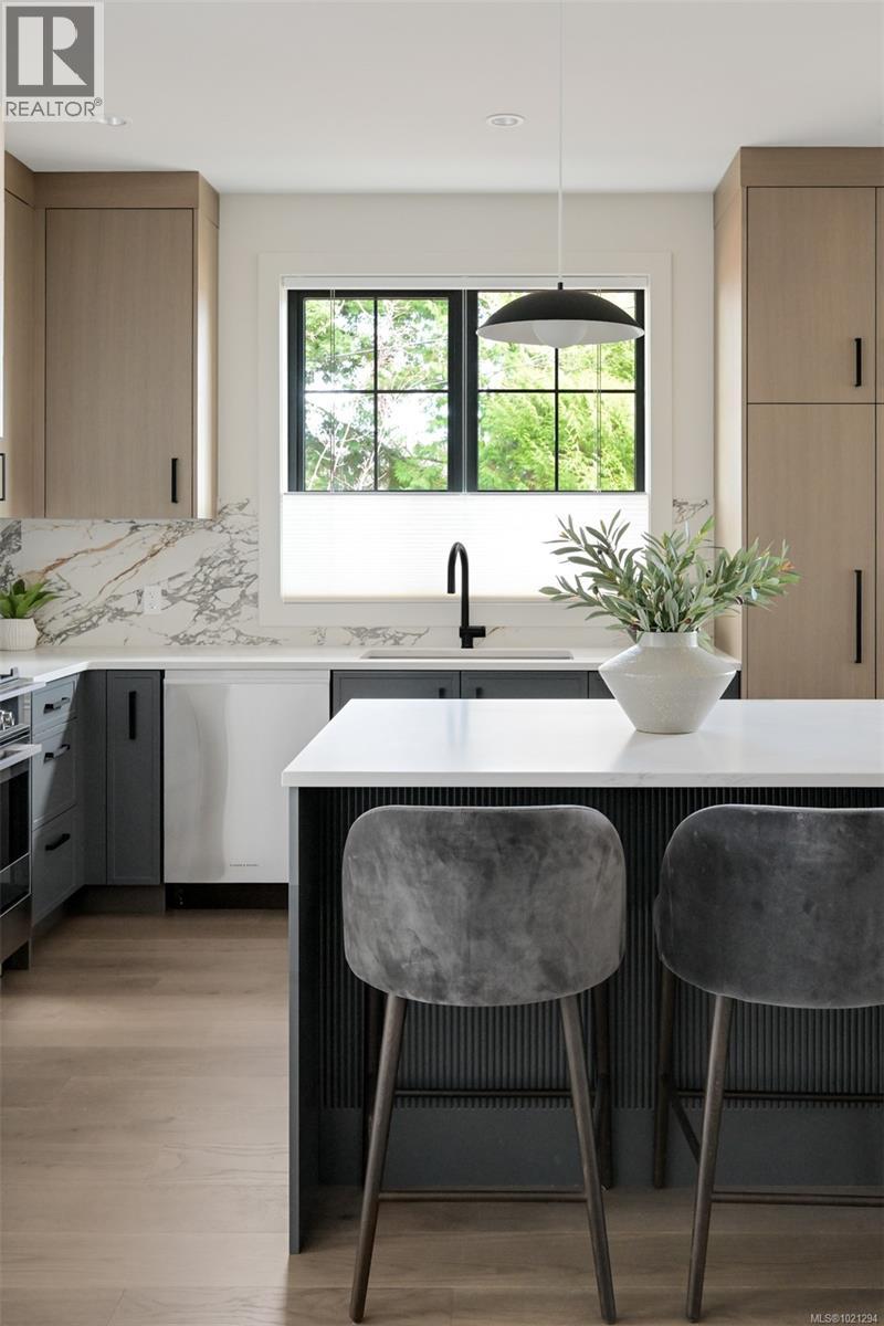 4 5032 Wesley Road, Saanich