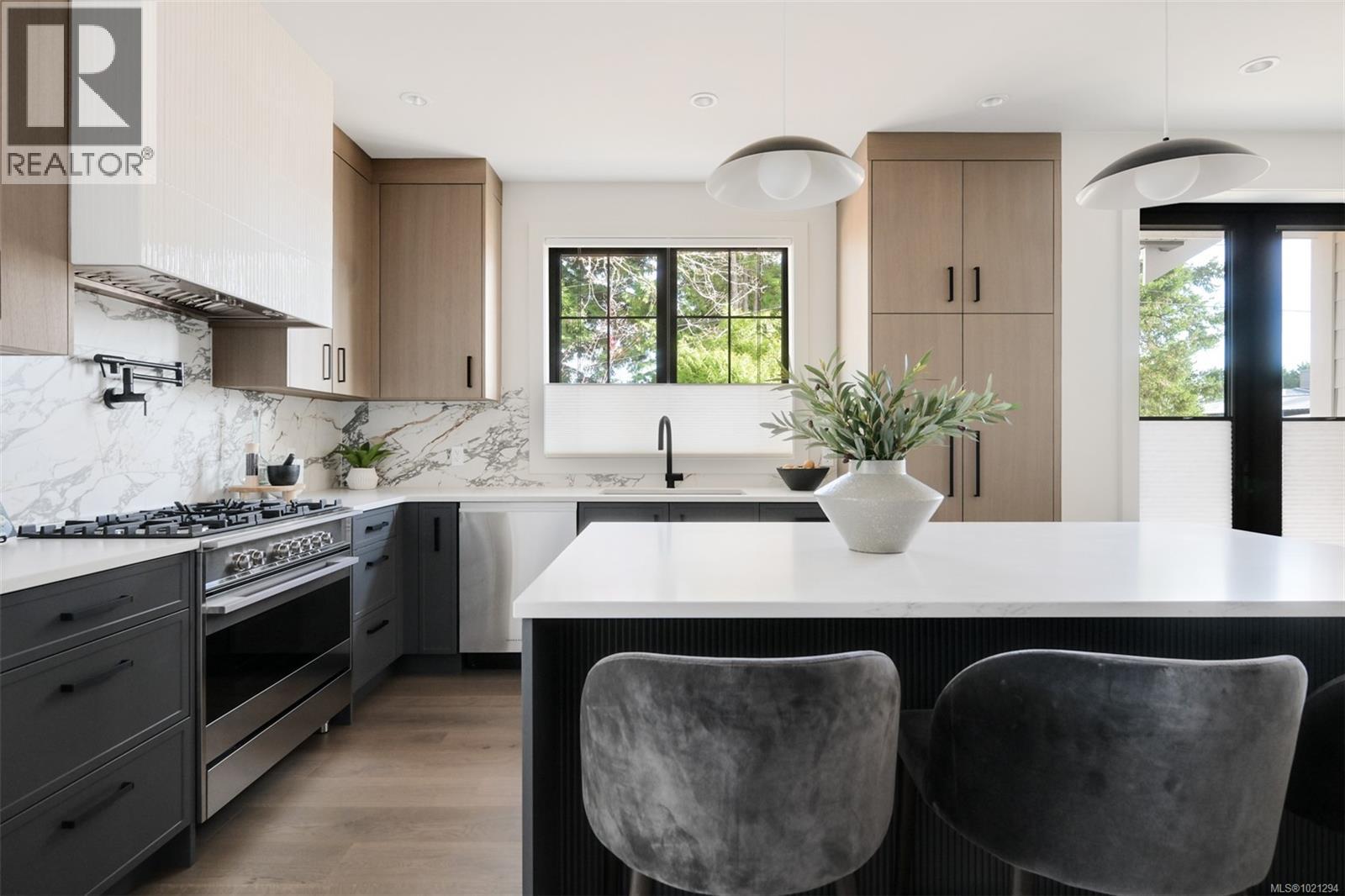 4 5032 Wesley Road, Saanich