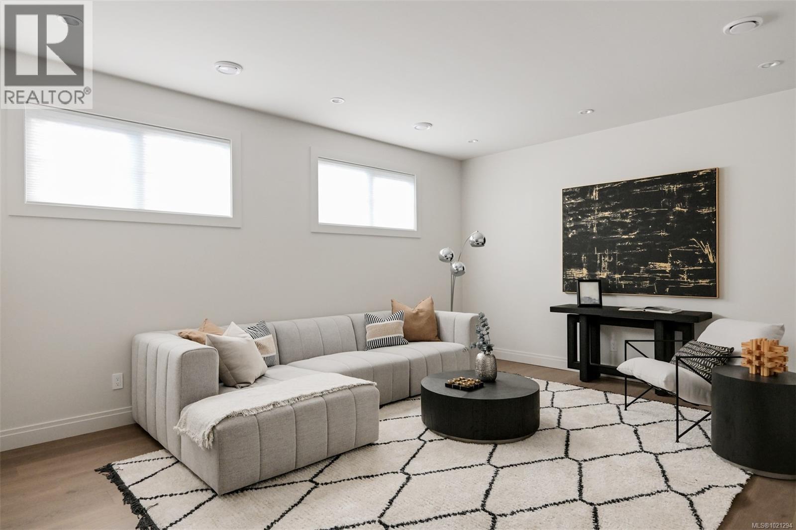 4 5032 Wesley Road, Saanich