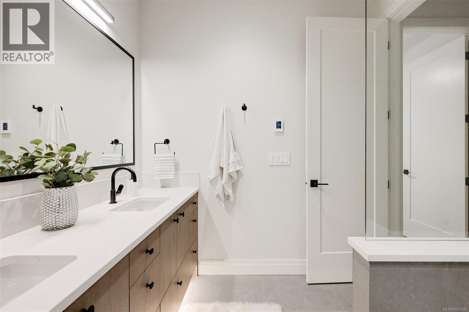 4 5032 Wesley Road, Saanich