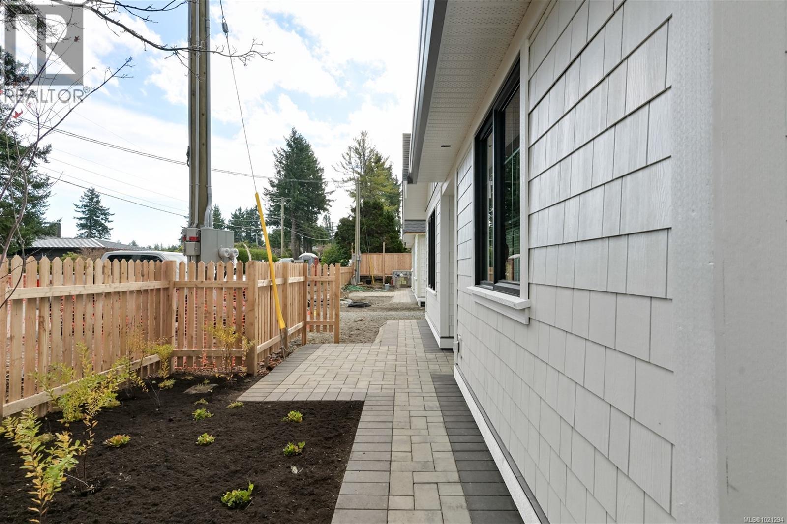 4 5032 Wesley Road, Saanich