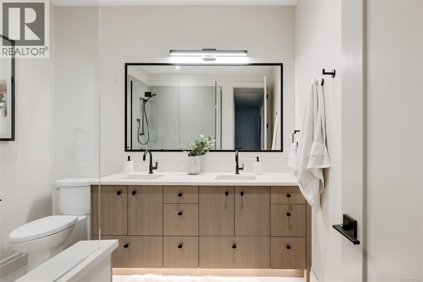 4 5032 Wesley Road, Saanich