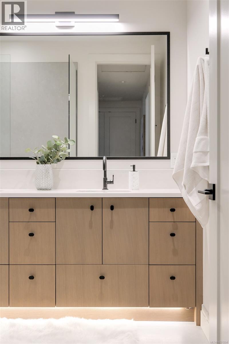 4 5032 Wesley Road, Saanich