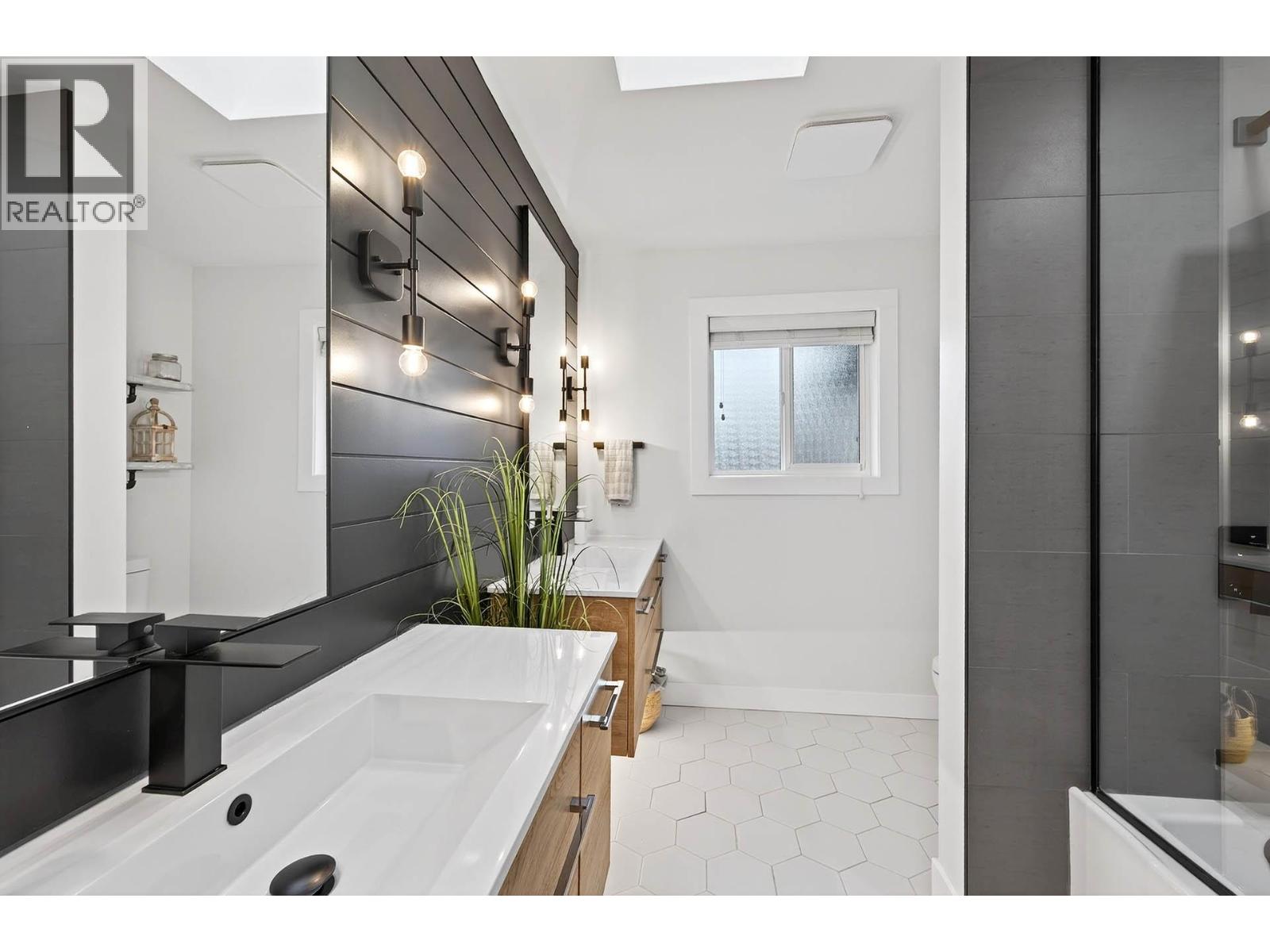 1095 Laurel Place, Kamloops