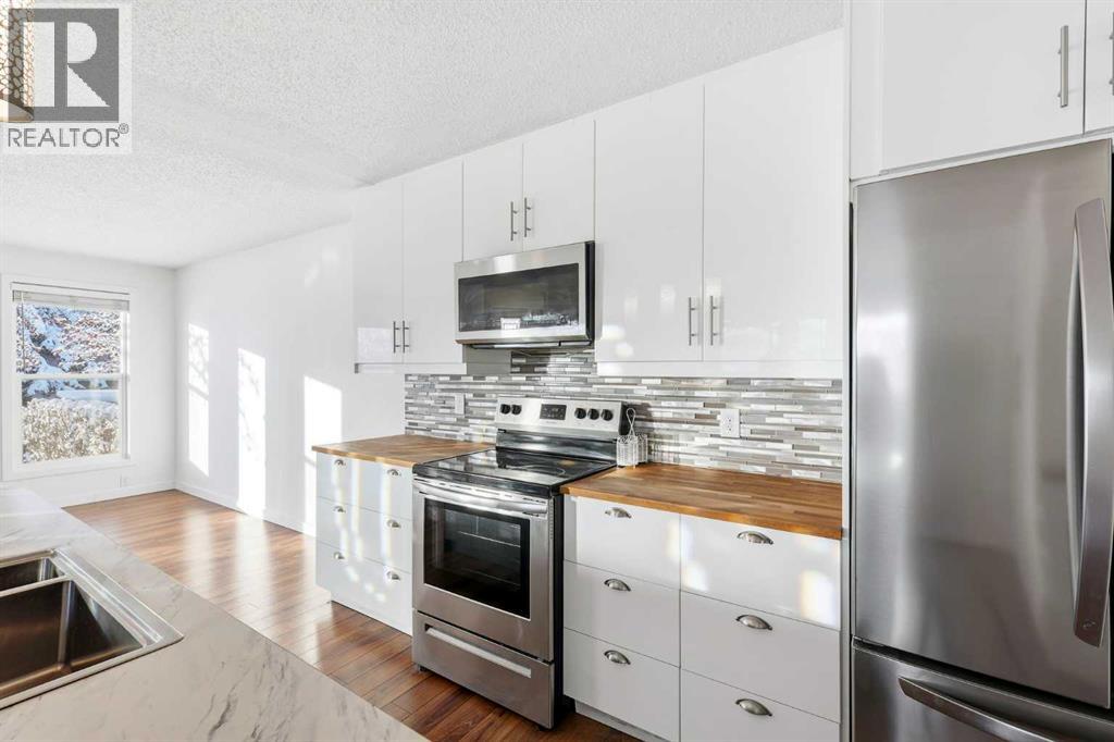 Single Family House Bi-level for Sale in  Woodfern Road SW Woodbine Calgary 