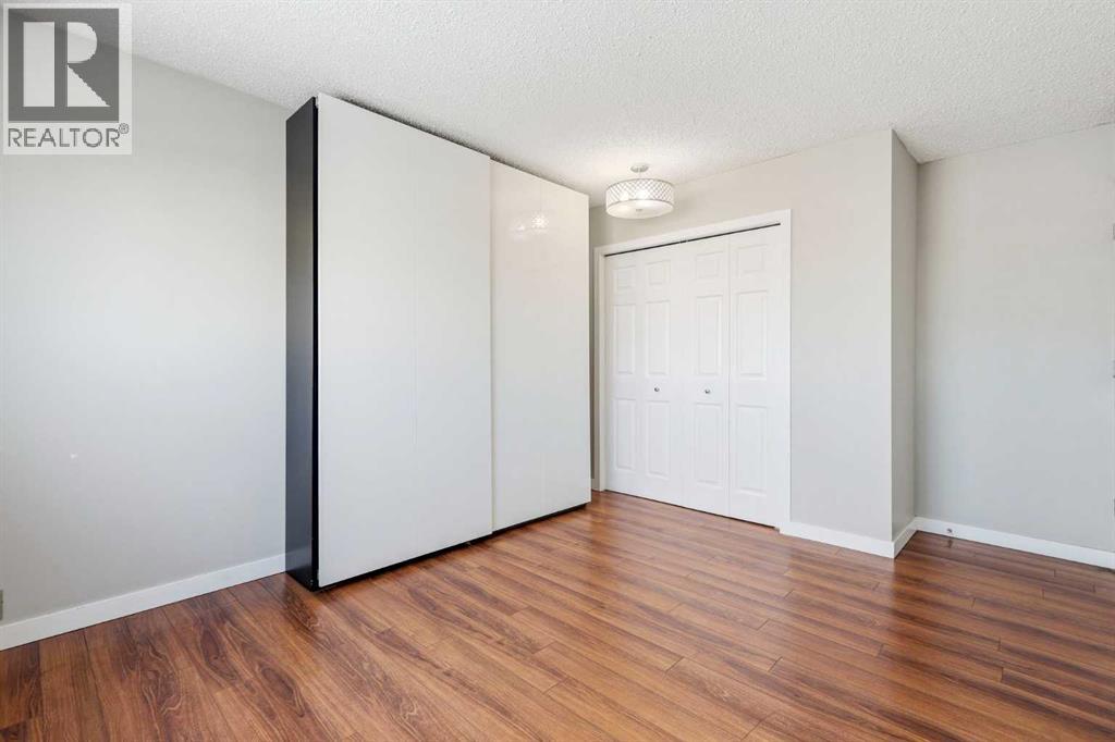 Single Family House Bi-level for Sale in  Woodfern Road SW Woodbine Calgary 