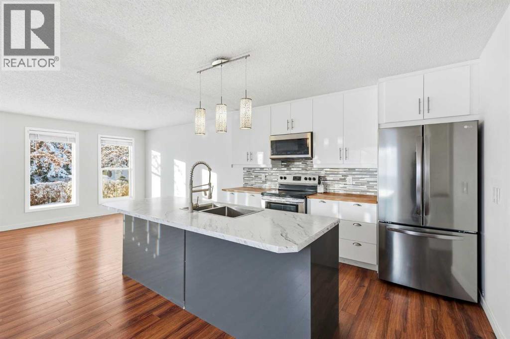 Single Family House Bi-level for Sale in  Woodfern Road SW Woodbine Calgary 