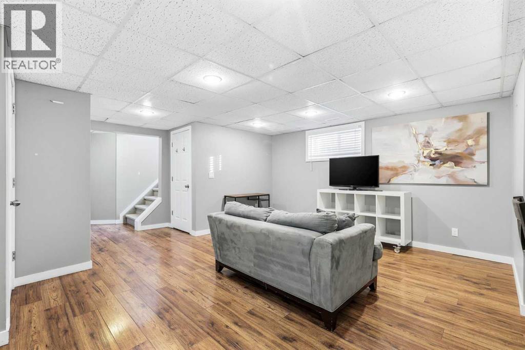 Single Family House Bi-level for Sale in  Woodfern Road SW Woodbine Calgary 