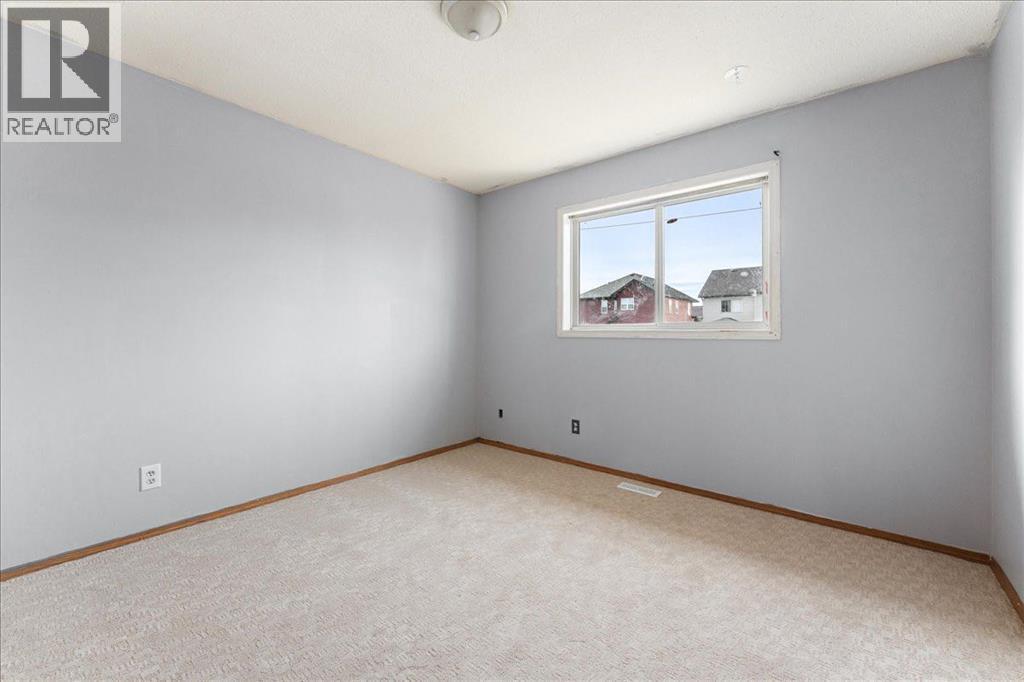 Single Family House 4 Level for Sale in  Martinvalley Place NE Martindale Calgary 