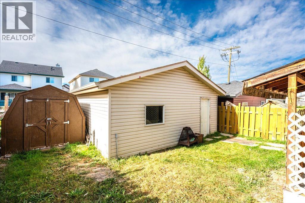 Single Family House 4 Level for Sale in  Martinvalley Place NE Martindale Calgary 