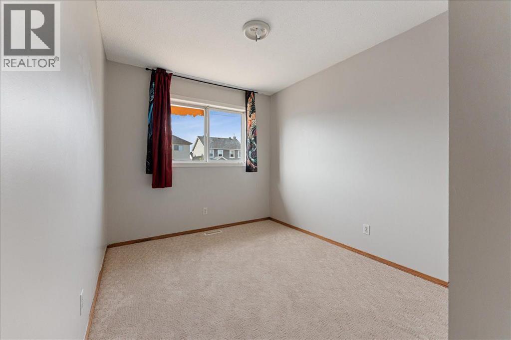 Single Family House 4 Level for Sale in  Martinvalley Place NE Martindale Calgary 