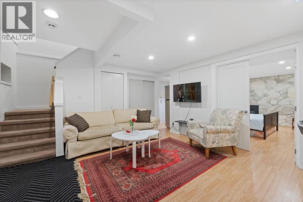 1436 GRAND BOULEVARD, North Vancouver