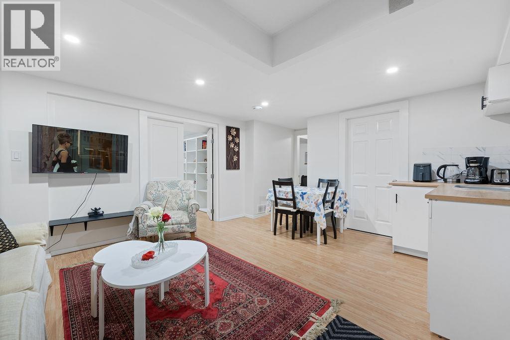 1436 GRAND BOULEVARD, North Vancouver