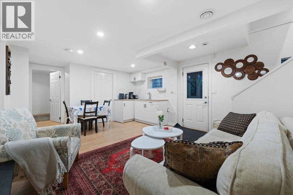 1436 GRAND BOULEVARD, North Vancouver