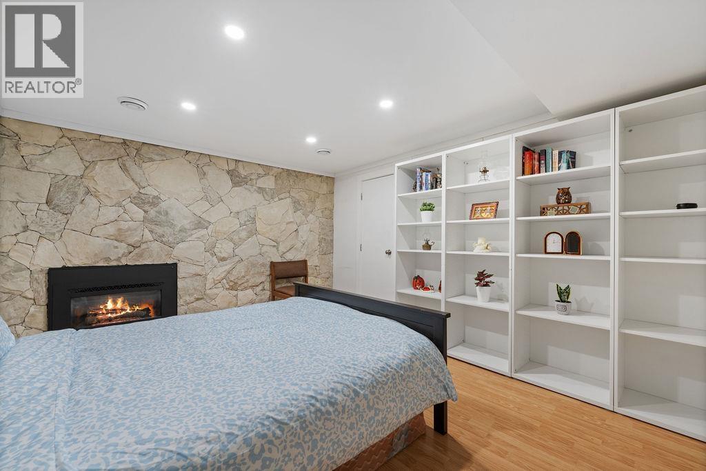 1436 GRAND BOULEVARD, North Vancouver