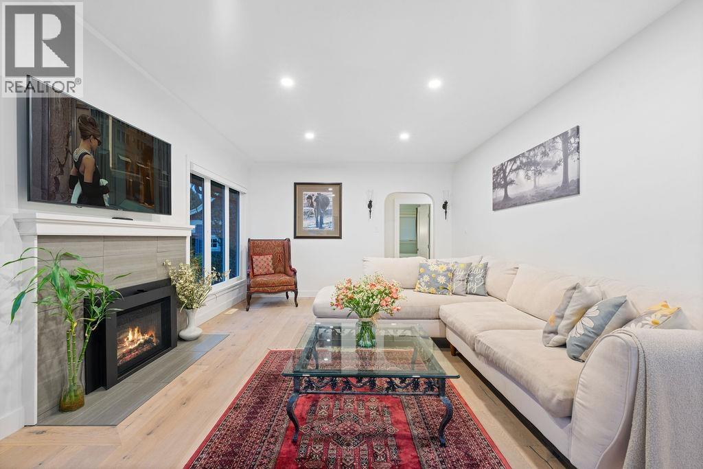 1436 GRAND BOULEVARD, North Vancouver