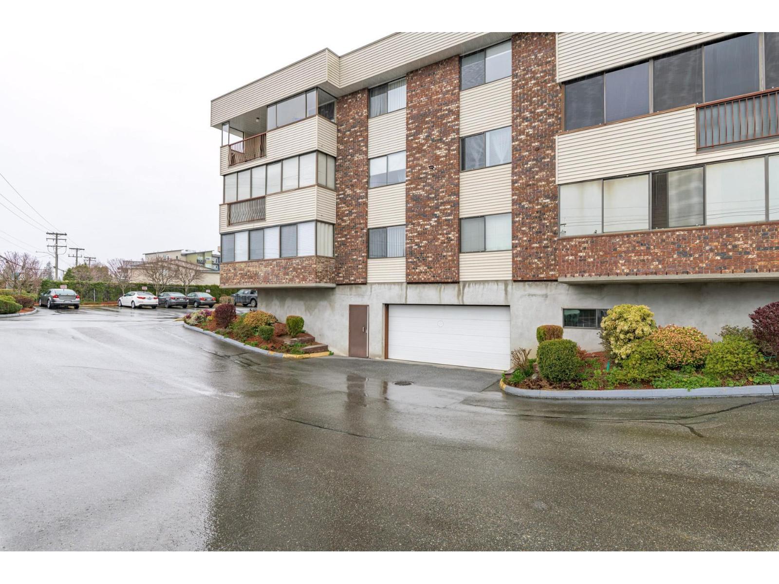 203 33369 OLD YALE ROAD, Abbotsford