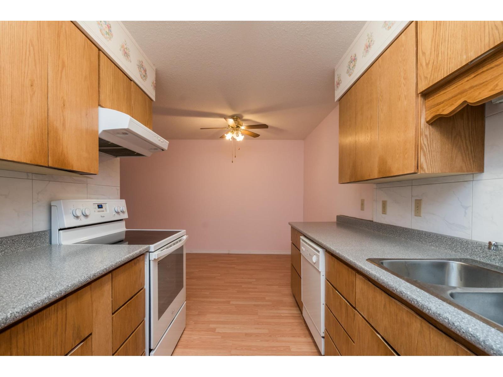 203 33369 OLD YALE ROAD, Abbotsford