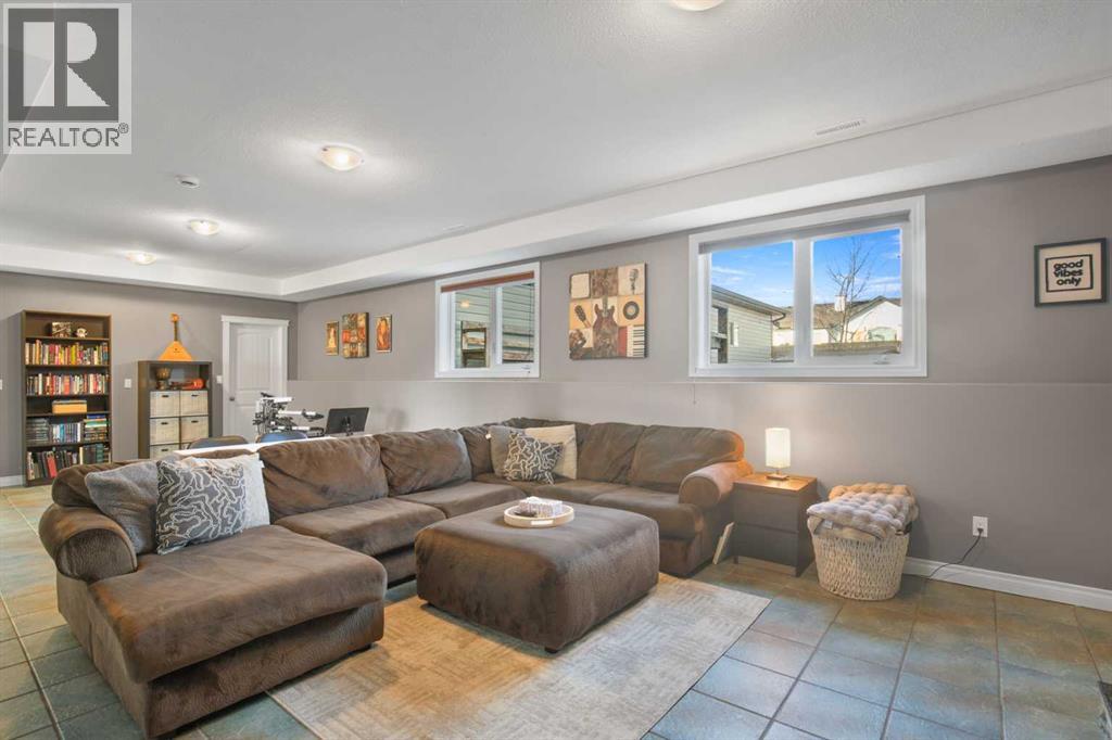 2 Holbrook Place, Sylvan Lake