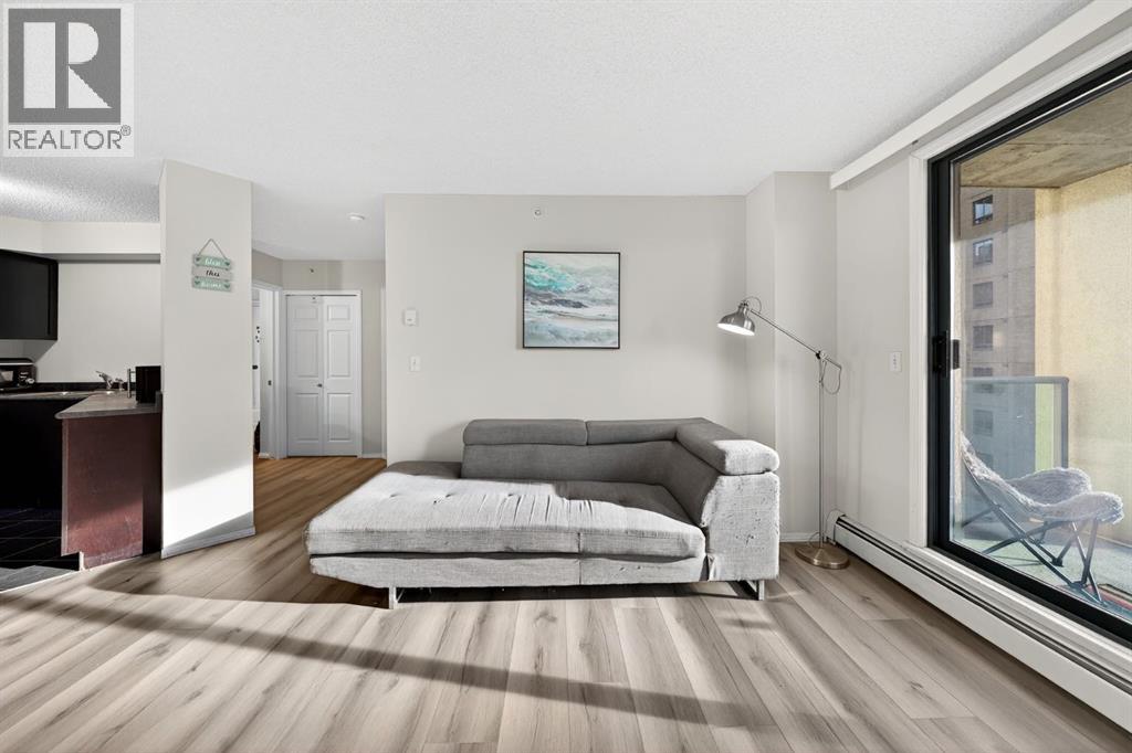 Single Family House for Sale in    Avenue SW Downtown West End Calgary 