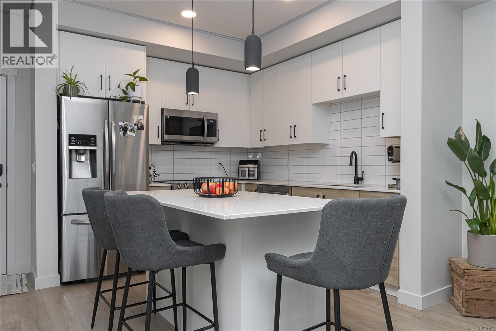 204 2465 Gateway Road, Langford