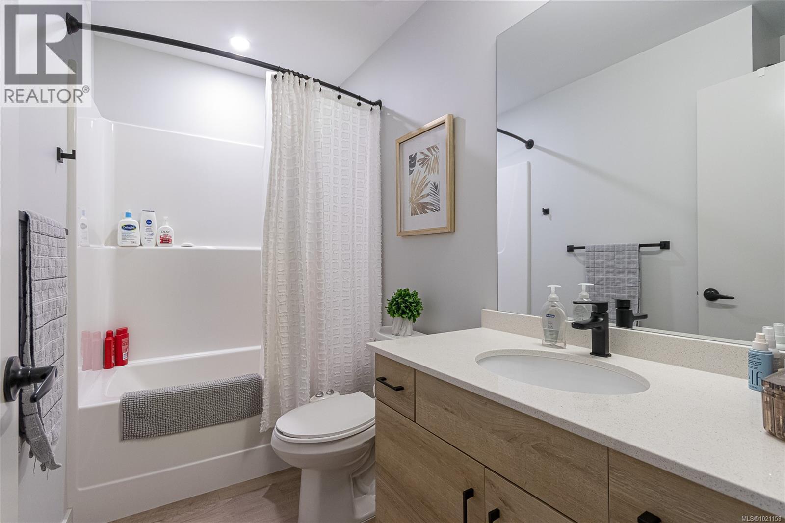 204 2465 Gateway Road, Langford