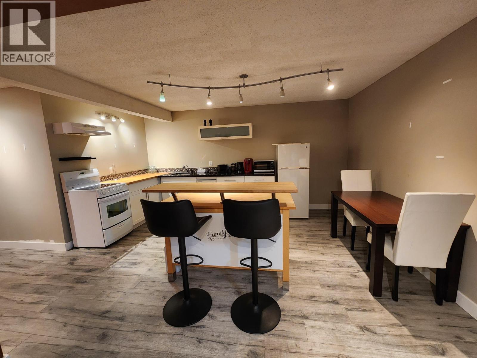 4934 GEER ROAD, Sechelt