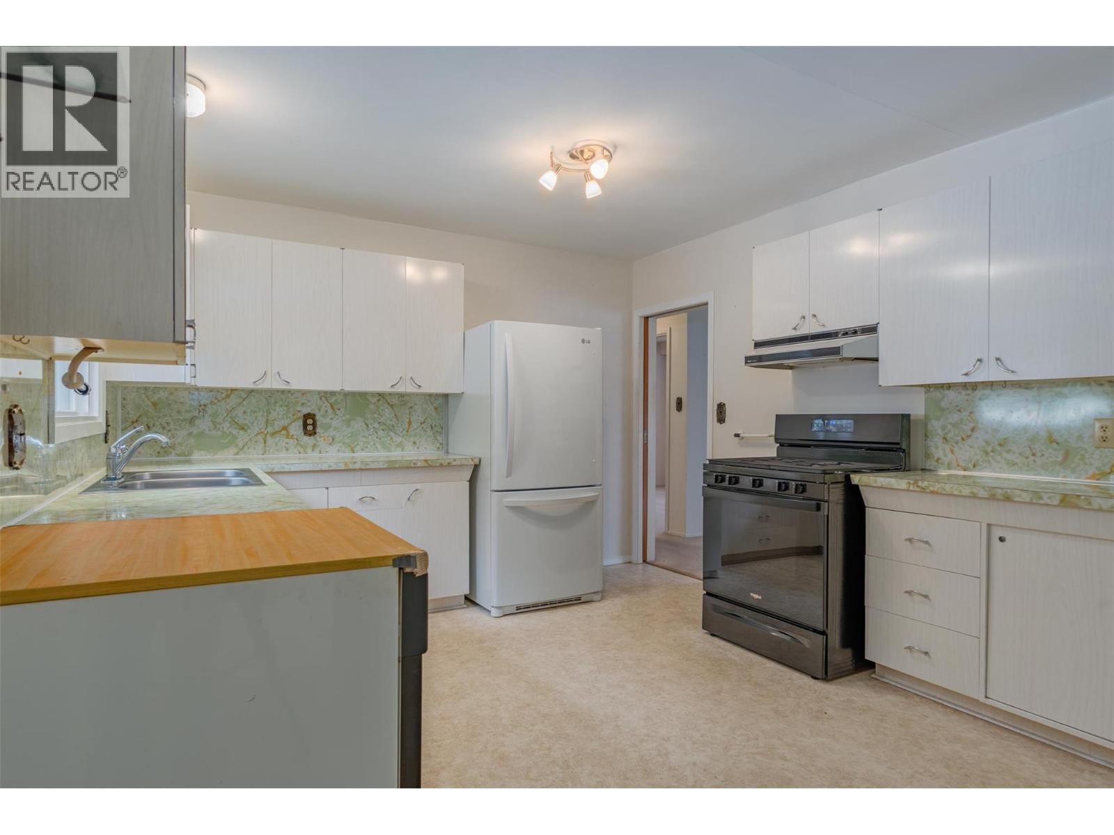 39 Hillside Drive, Trail