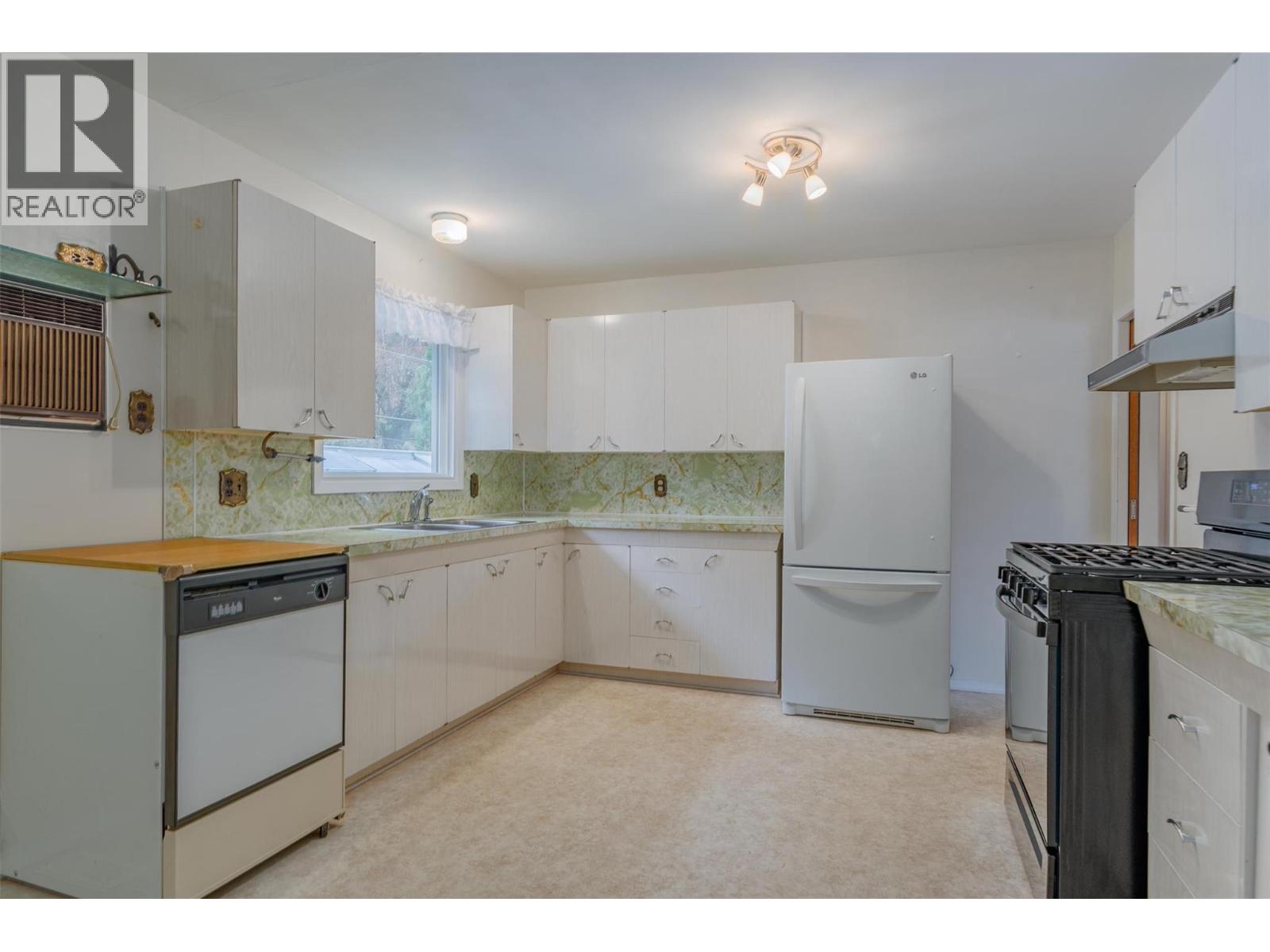 39 Hillside Drive, Trail