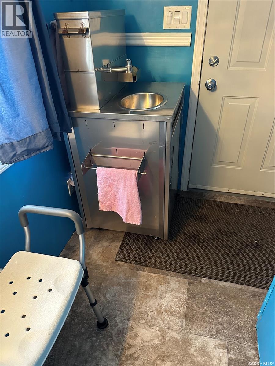 HUNTERS PARADISE - 11