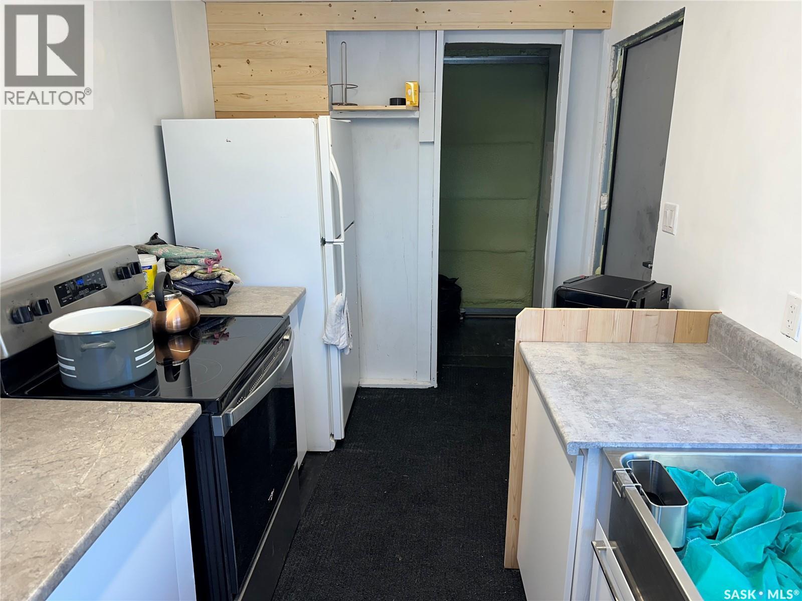 HUNTERS PARADISE - 20