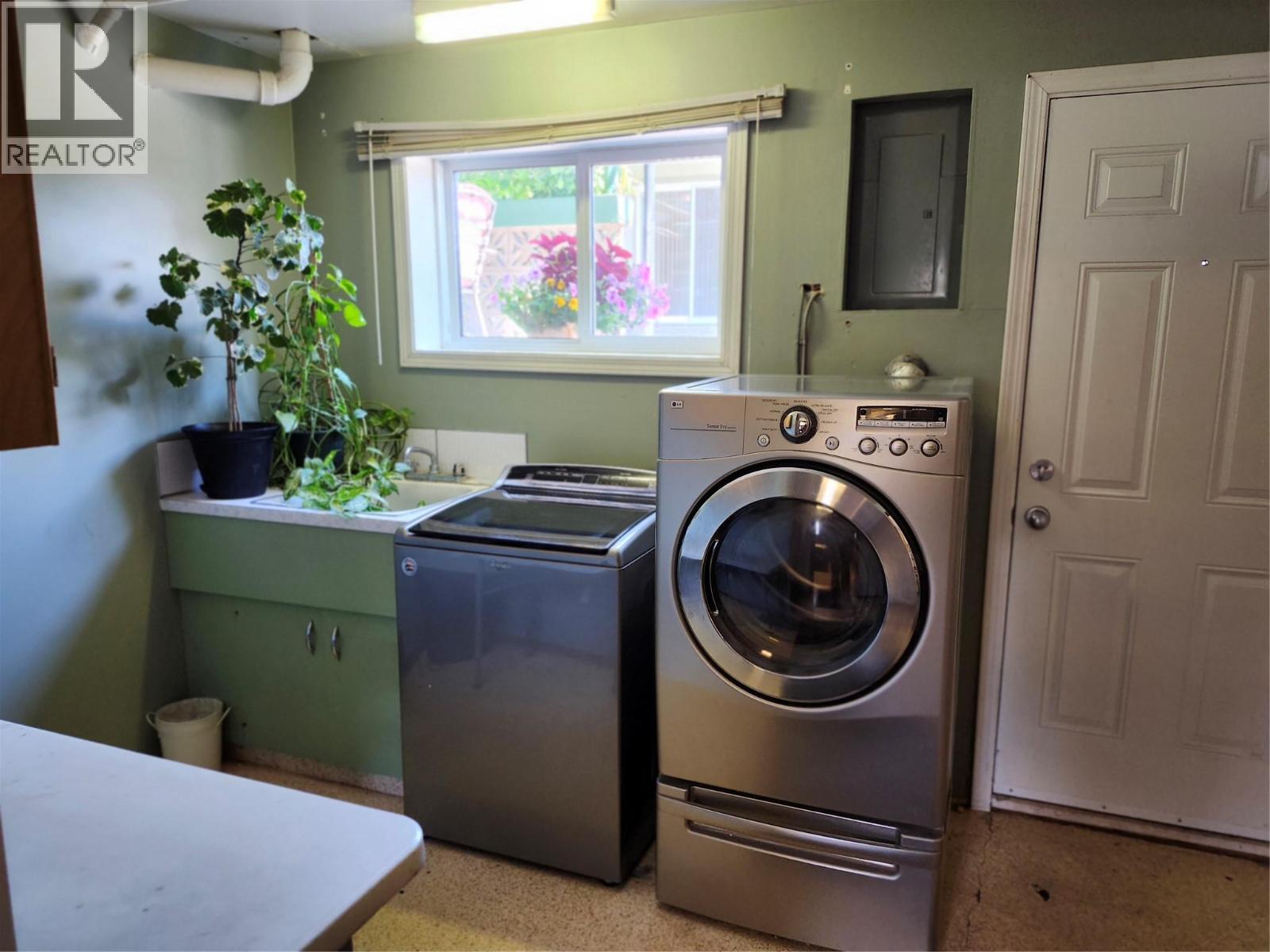  6453 Park Drive, Oliver