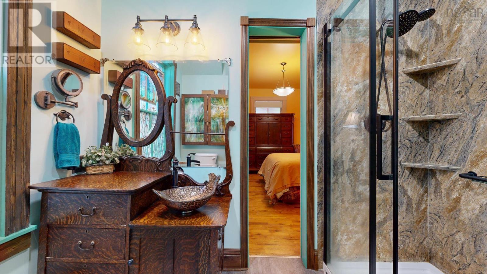 Property 31 of 51 of 132 Hall Street