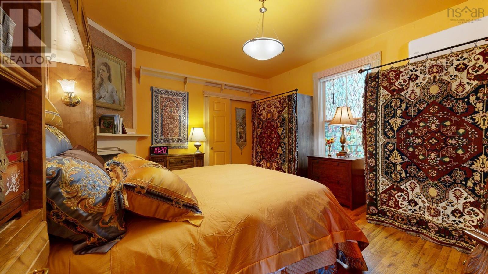 Property 22 of 51 of 132 Hall Street