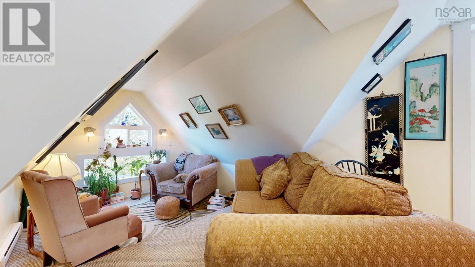 Property 44 of 51 of 132 Hall Street