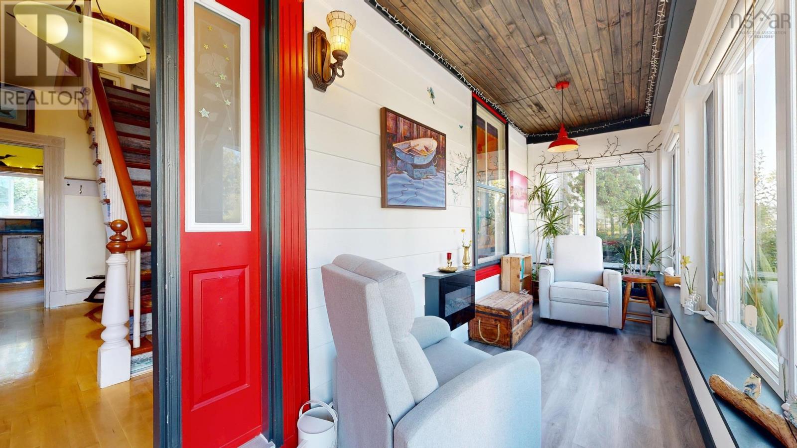 Property 24 of 51 of 132 Hall Street