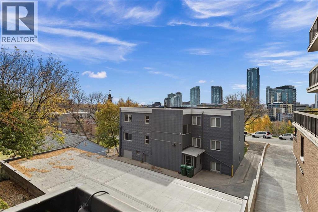 Single Family House High rise for Sale in   Meredith Road NE Crescent Heights Calgary 