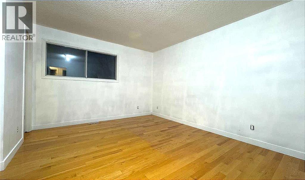 Single Family House 4 Level for Sale in   Avenue NE Pineridge Calgary 