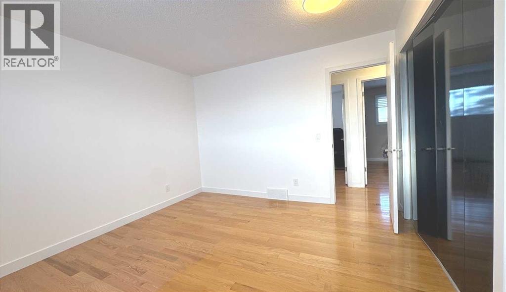 Single Family House 4 Level for Sale in   Avenue NE Pineridge Calgary 