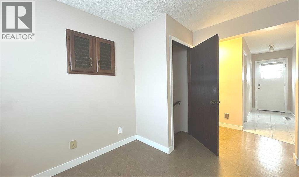 Single Family House 4 Level for Sale in   Avenue NE Pineridge Calgary 