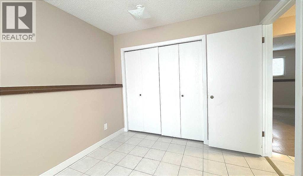 Single Family House 4 Level for Sale in   Avenue NE Pineridge Calgary 