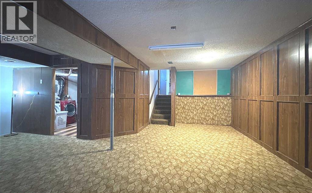 Single Family House 4 Level for Sale in   Avenue NE Pineridge Calgary 