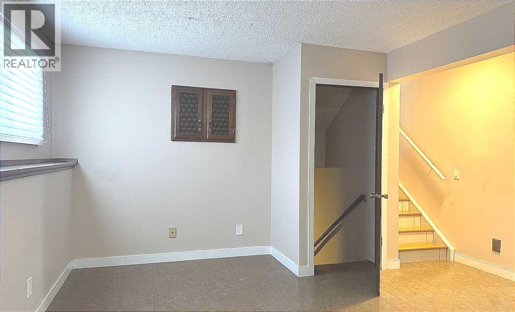 Single Family House 4 Level for Sale in   Avenue NE Pineridge Calgary 