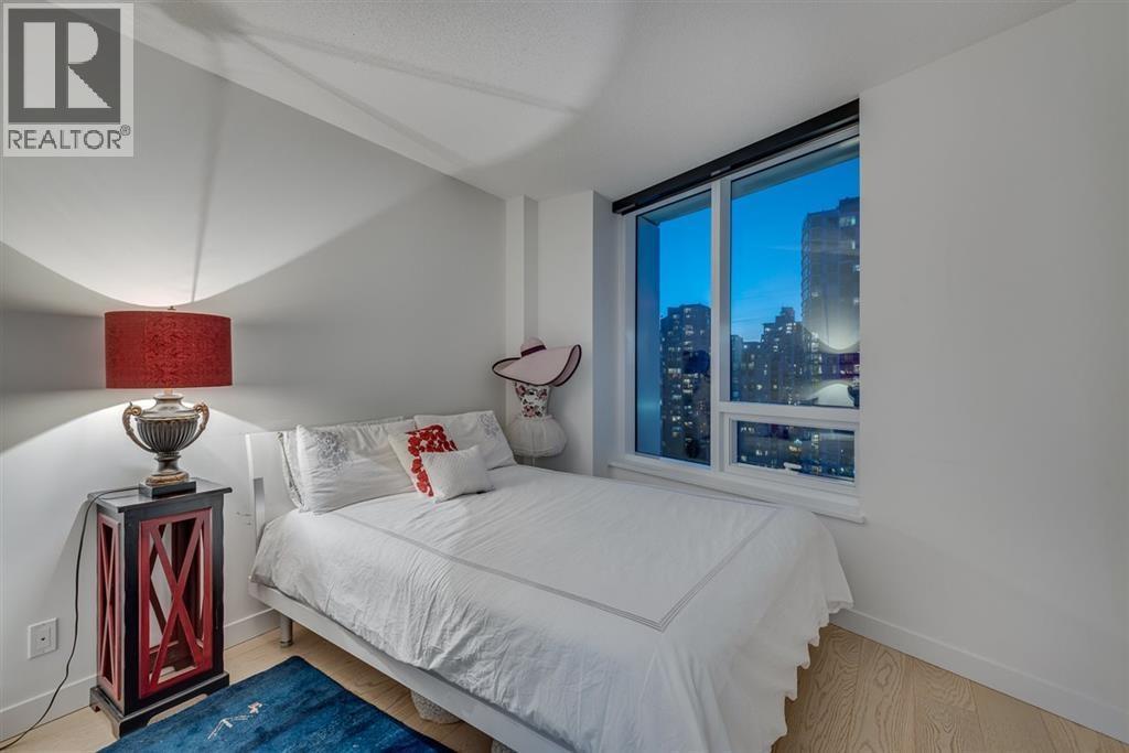 PH2015 68 SMITHE STREET, Vancouver