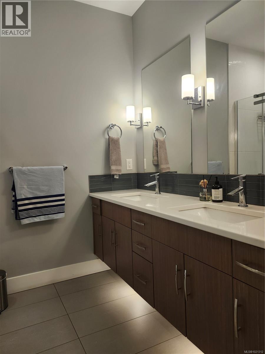 7 4355 Viewmont Avenue, Saanich