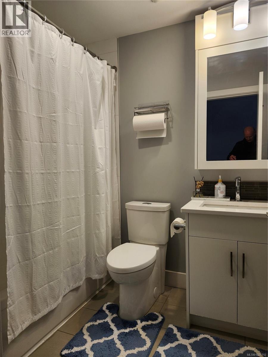 7 4355 Viewmont Avenue, Saanich